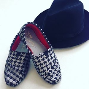 TOMS Houndstooth Shoes